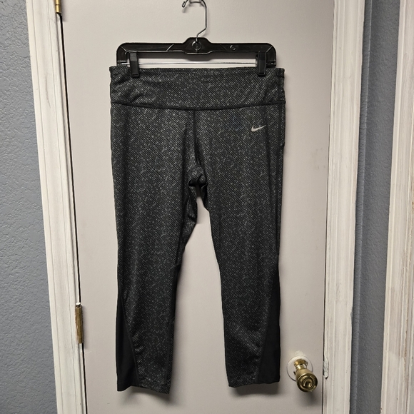 Nike Pants - Nike Womens Dri Fit Meteor Printed Running Capri Leggings Size Large in Black